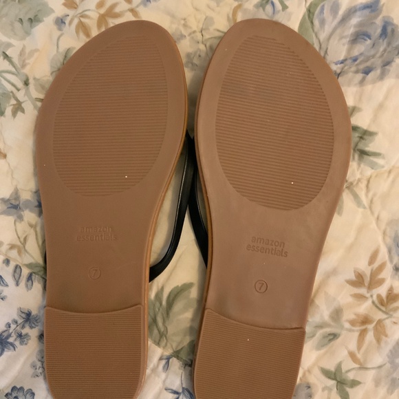 Amazon Essentials Black Sandals - Picture 2 of 3